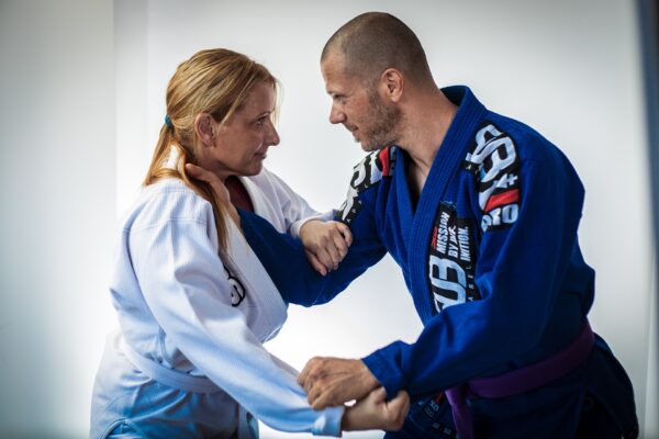Najważniejsze zasady i etykieta BJJ: Jak zachowywać się na macie i szanować współtowarzyszy treningowych